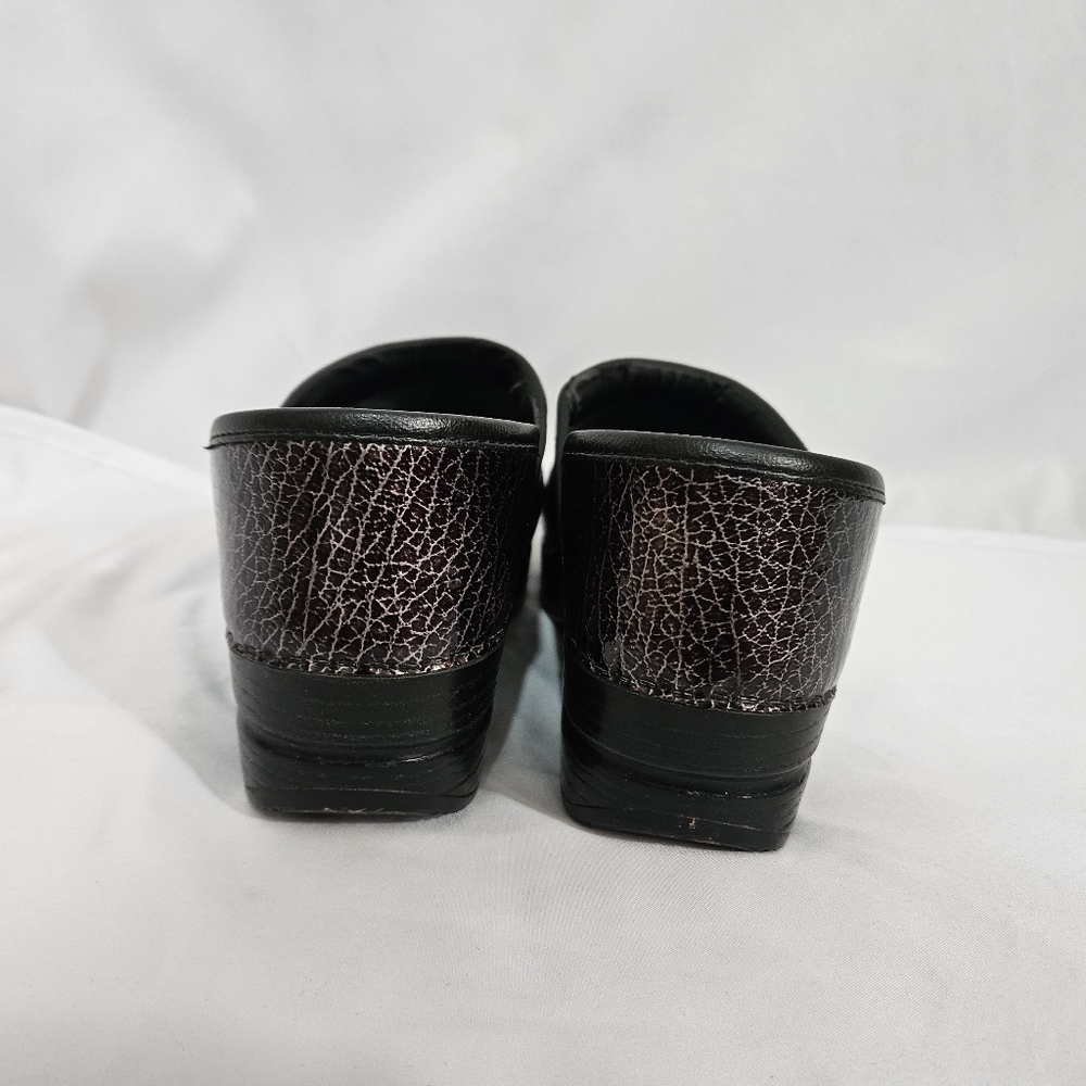 Dansko black crackled design clogs women's size 37 - Picture 4 of 11